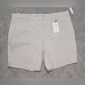 NWT, Gloria Vanderbilt, Amanda, Khaki, Bermuda Shorts W/ Slit-Women's 22w OR 24w